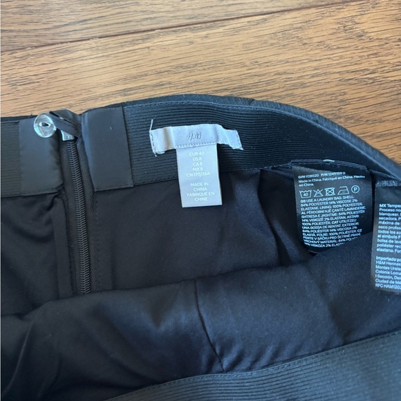 H&M Black Skirt with Buttons - Picture 2 of 3